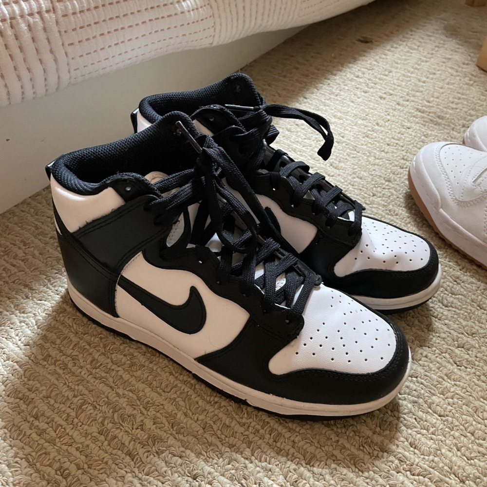Nike Women's Black and White High-Top Sneakers